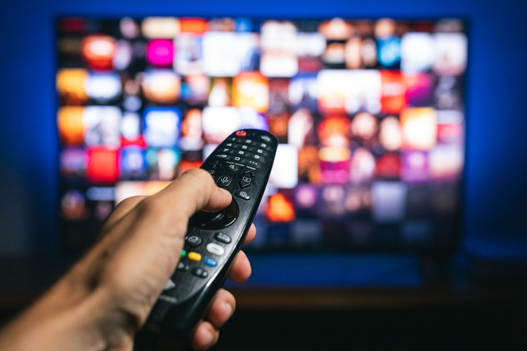 remote-control-pointing-at-a-tv-2025-01-29-03-10-33-utc remote-control-pointing-at-a-tv-2025-01-29-03-10-33-utc